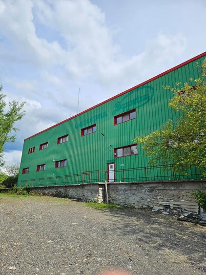 Spațiu comercial, de 1,000 mp, în Petros