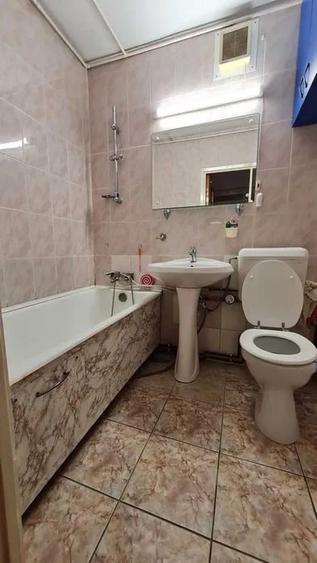 Apartament cu 3 camere semidecomandat în Drumul Taberei