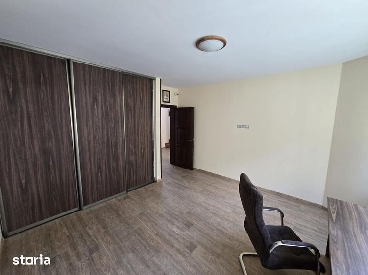 Casă cu 6 camere cu Teren 700 Mp în Tăuți