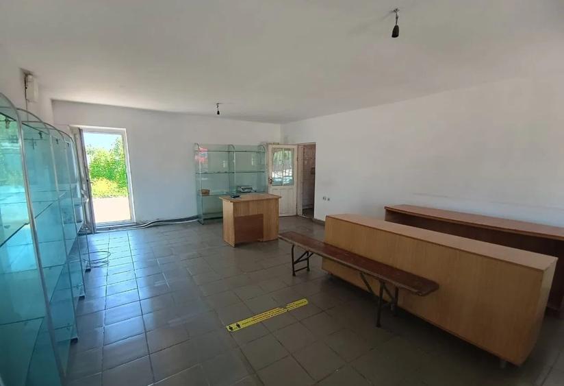 Spațiu comercial, de 100 mp, în Lilieci