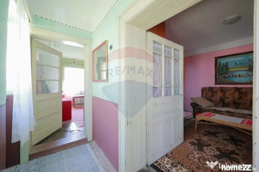 Casă cu 4 camere cu Teren 901 Mp în Vadu Crișului