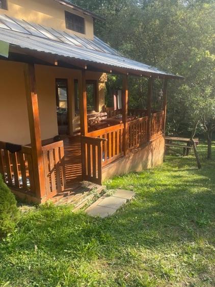 Casă individuală cu 5 camere cu Teren 1000 Mp în Drăgăneasa