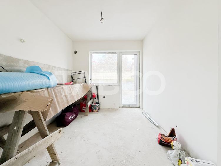 Duplex cu 4 camere cu Canalizare în Dâmbul Rotund
