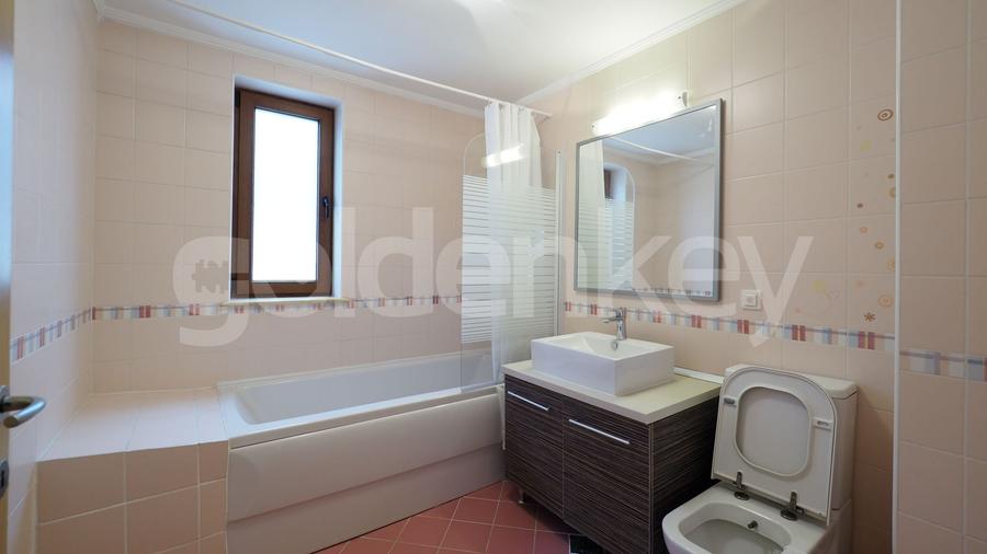 Duplex cu 5 camere cu Piscina în Iancu Nicolae