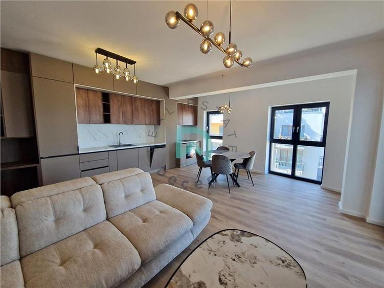 Apartament cu 2 camere decomandat, mobilat în Tractorul