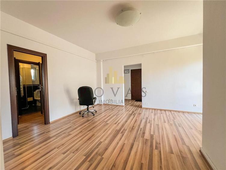 Apartament cu 4 camere decomandat în Universitate