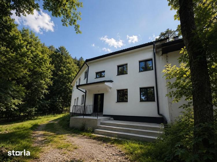Casă cu 7 camere cu Teren 1300 Mp în Central