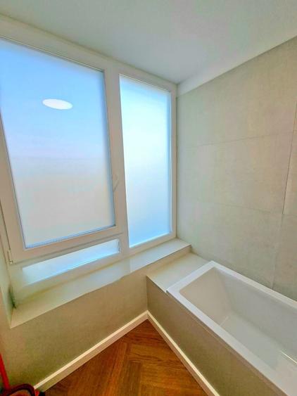 Apartament cu 3 camere semidecomandat, mobilat în Pipera