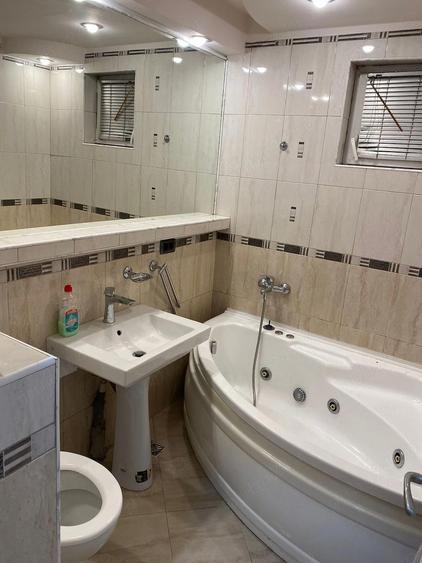 Apartament cu 4 camere decomandat în Olimpia-Stadion