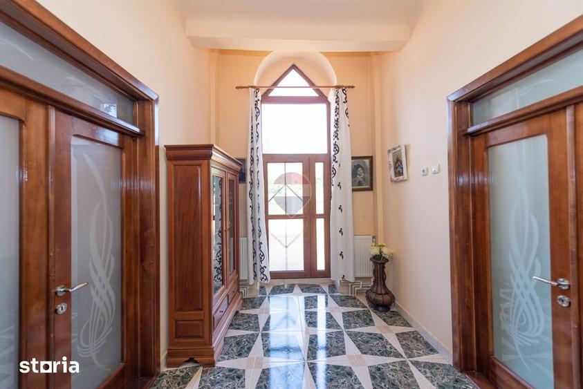 Casă cu 6 camere cu Teren 1000 Mp în Central