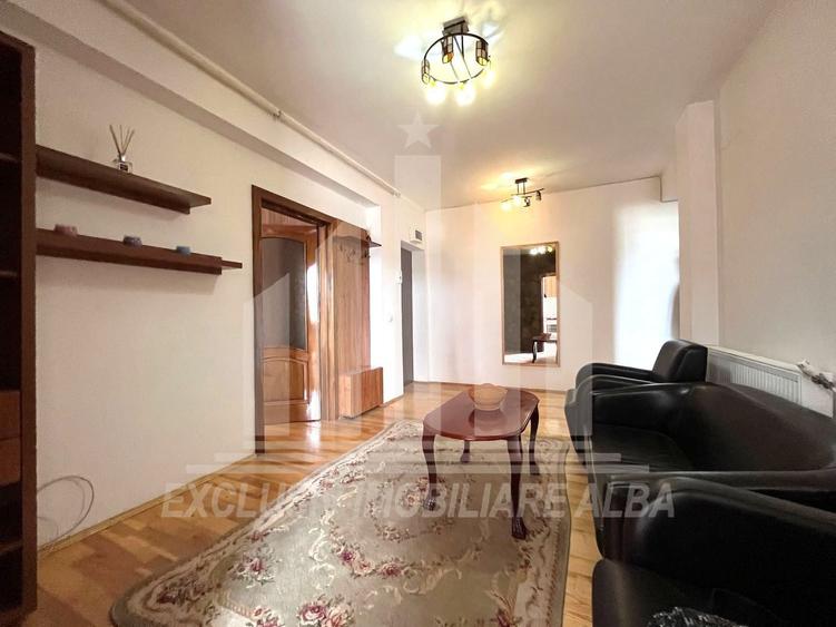 Apartament cu 3 camere decomandat, mobilat în Tolstoi