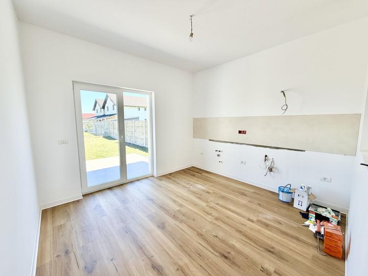 Duplex cu 3 camere cu Canalizare în Moșnița Nouă