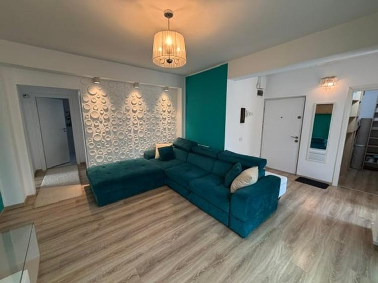 Apartament cu 3 camere semidecomandat în Nerva Traian