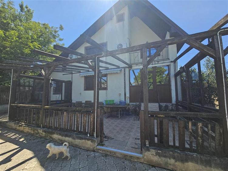 Casă cu 5 camere cu Piscina în Aroneanu