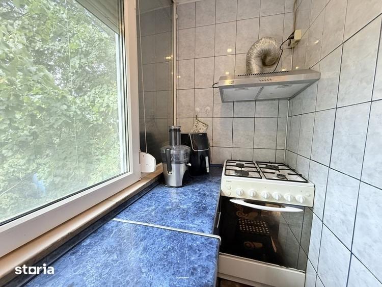 Apartament cu 3 camere semidecomandat în Far