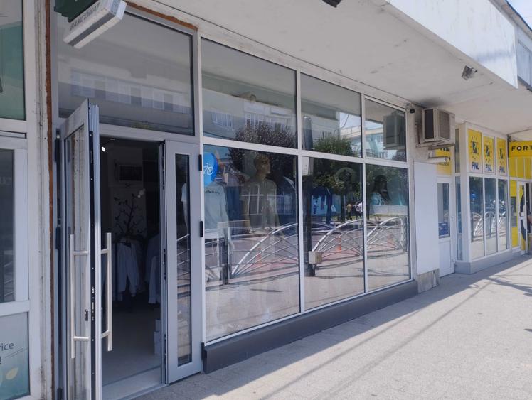 Spațiu comercial, de 65 mp, în Moinești