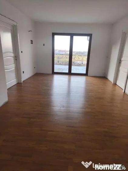 Casă cu 7 camere cu Teren 2500 Mp în Marginea