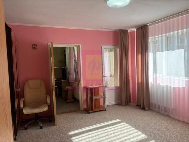 Apartament cu 2 camere circular, mobilat în Titan