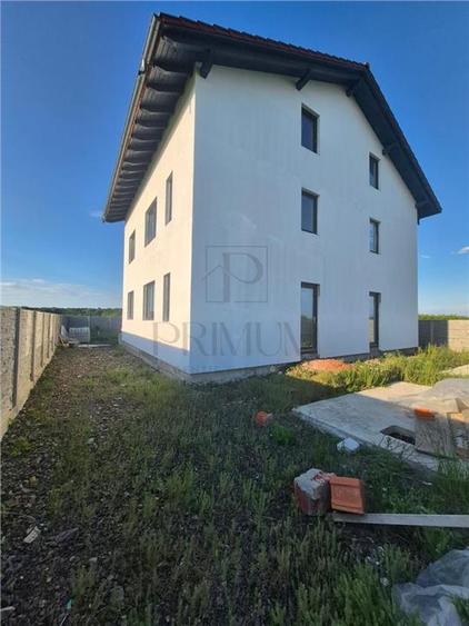 Casă individuală cu 5 camere cu Teren 611 Mp în Moșnița Veche