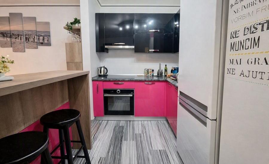 Apartament cu 2 camere semidecomandat, mobilat în Central
