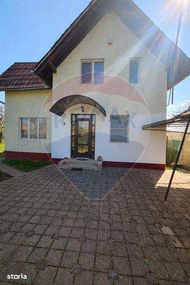 Casă cu 5 camere cu Teren 359 Mp în Central
