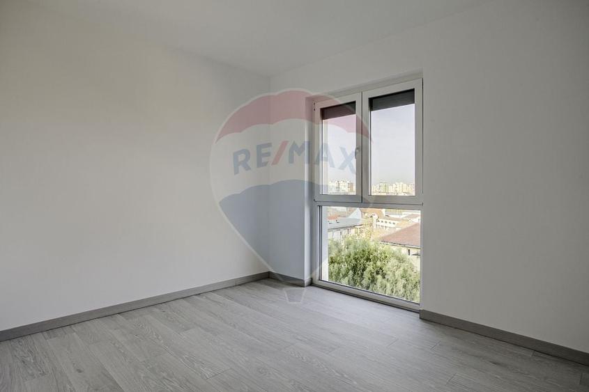 Apartament cu 3 camere decomandat în UTA