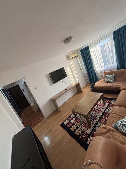 Apartament cu 3 camere decomandat în Apărătorii Patriei