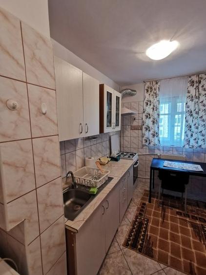 Apartament cu 3 camere decomandat în Tineretului