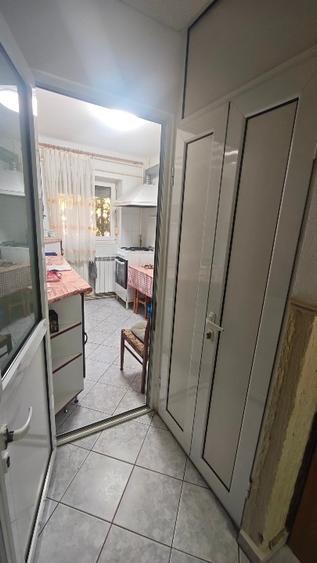 Apartament cu 4 camere decomandat în Malu Roșu