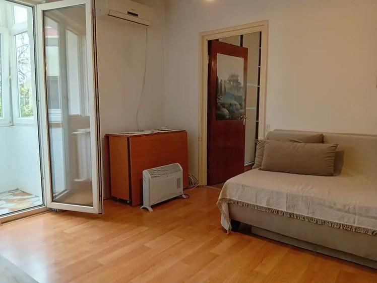 Apartament cu 2 camere semidecomandat, mobilat în Berceni