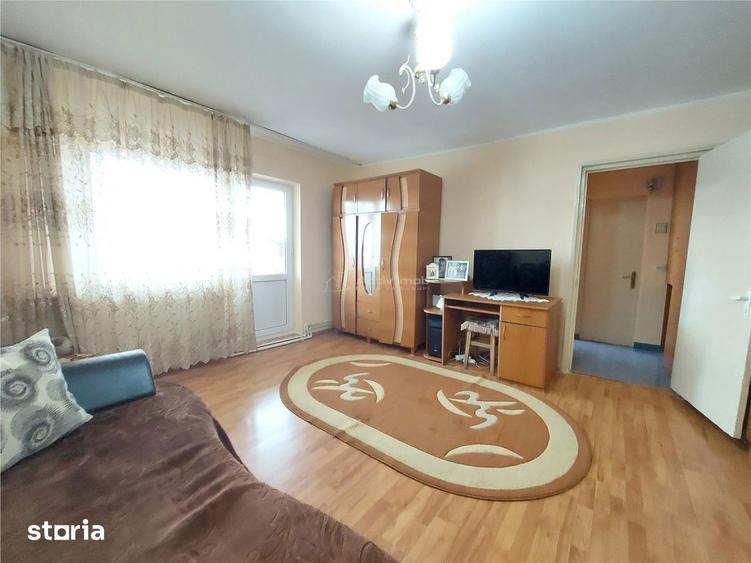 Apartament cu 2 camere semidecomandat în Broșteni
