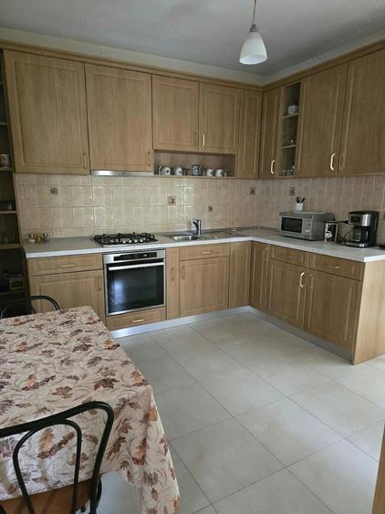 Casă cu Teren 700 Mp în Central
