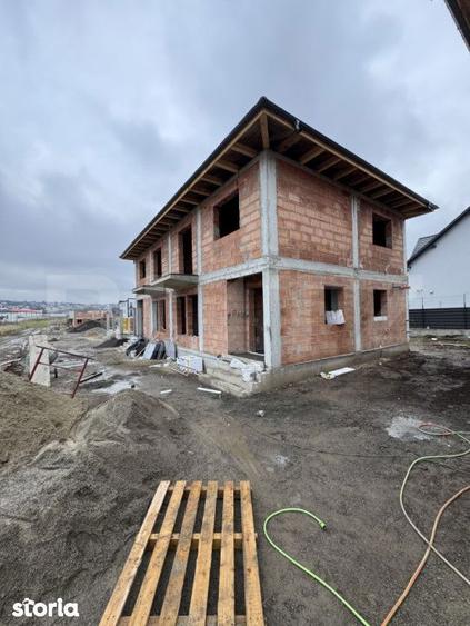 Casă cu 3 camere cu Teren 250 Mp în Ipotești