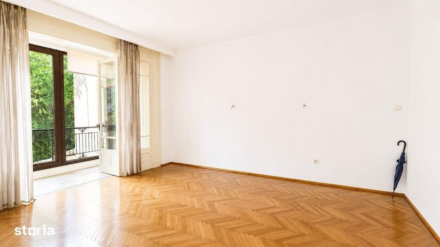 Apartament cu 4 camere în Rosetti