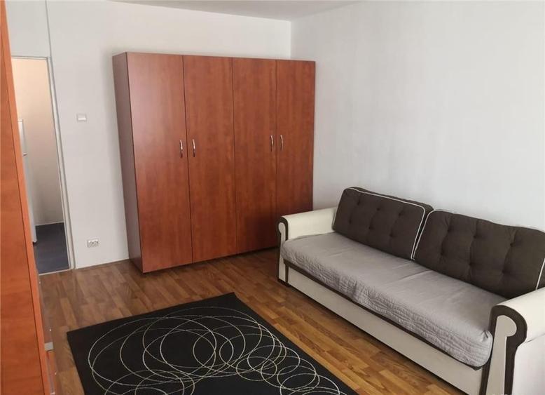 Garsonieră decomandată în Central