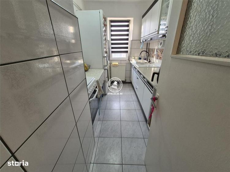 Apartament cu 3 camere decomandat în Albești