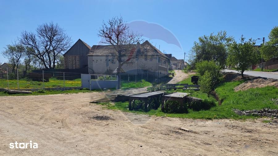 Teren de 980 mp, în Părău