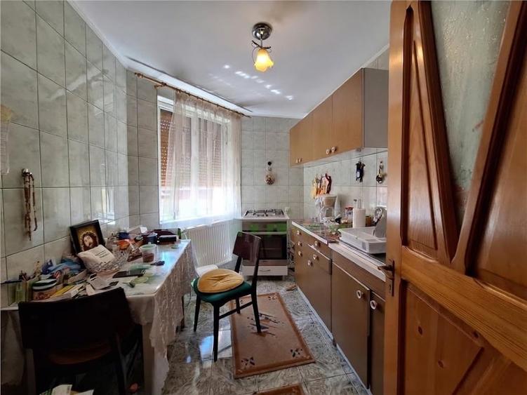 Casă individuală cu 5 camere cu Canalizare în Ultracentral
