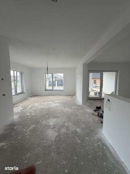 Casă cu 4 camere cu Teren 500 Mp în Central