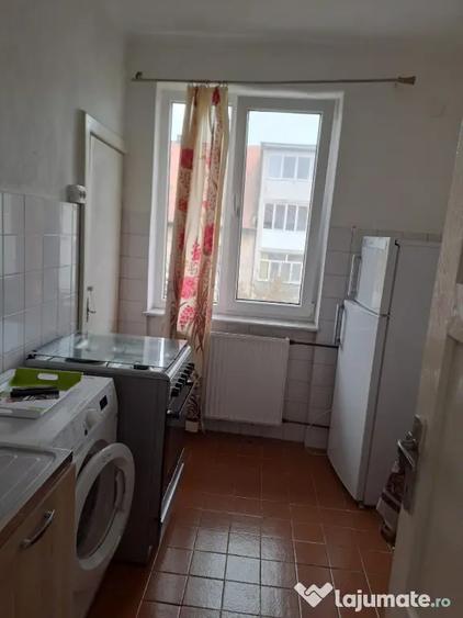Inchiriez apartament 2 camere decomandate in zona Balcescu - 1
