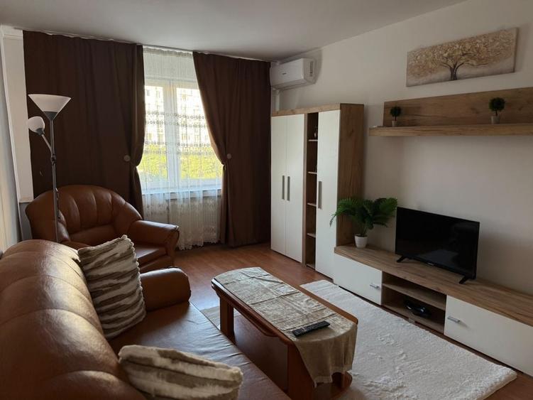 Apartament cu 3 camere decomandat în Berceni