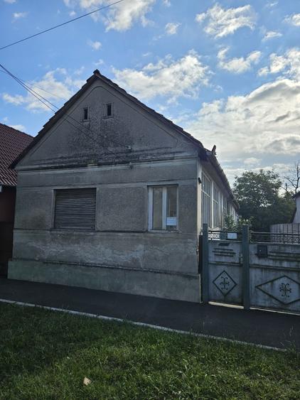 Casă cu 4 camere în Cuvin