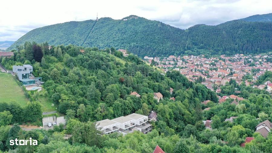 Teren de 2700 mp, în Schei