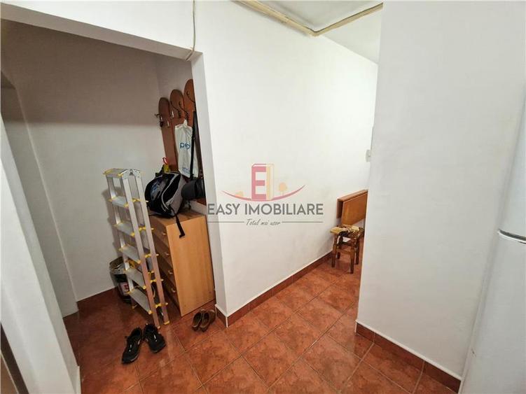 Apartament cu 2 camere semidecomandat în 7 Noiembrie