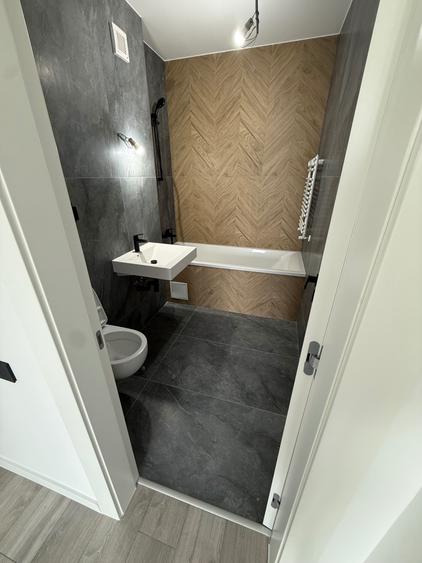 Apartament cu 3 camere decomandat în Titan
