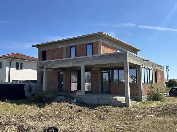 Casă cu 4 camere cu Teren 600 Mp în Central