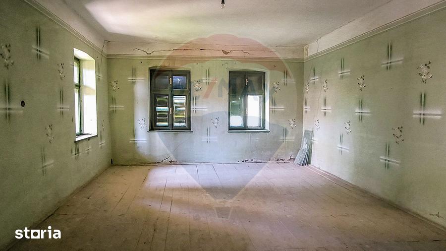 Casă cu 4 camere cu Teren 1345 Mp în Bruiu