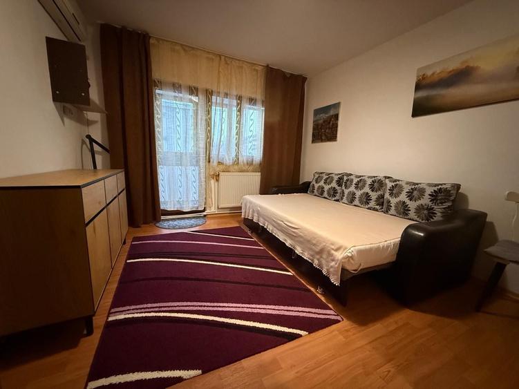 Garsonieră decomandată în Central