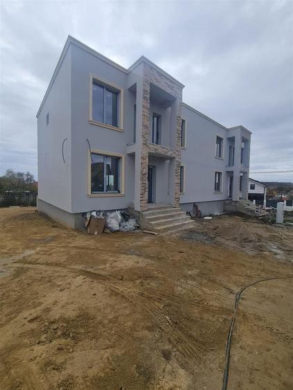 Casă cu 5 camere cu Canalizare în Iorga