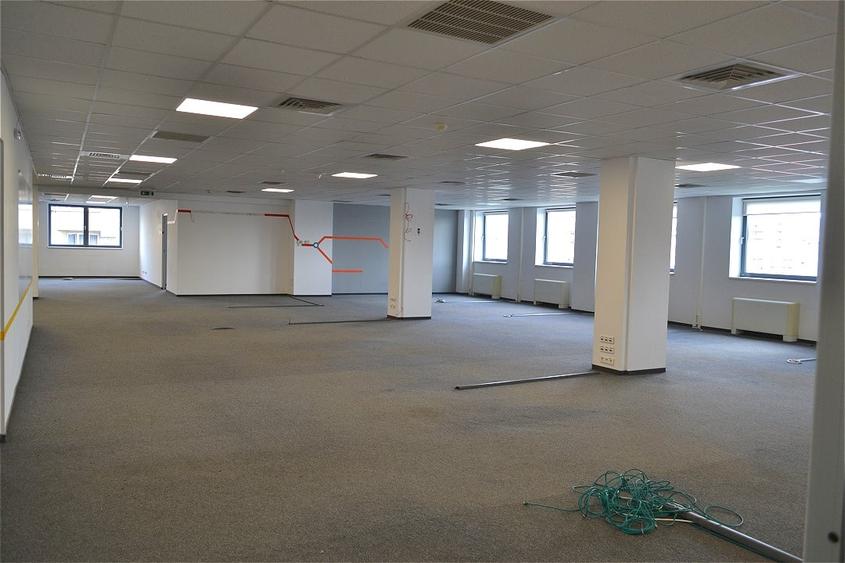 Birou, de 375 mp, în Central